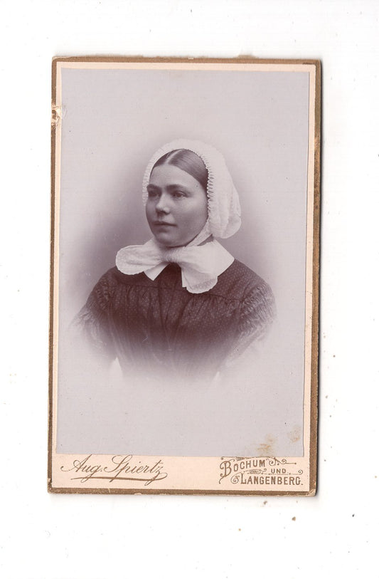 Fotografie Damenportrait mit Haube - Bochum & Langenberg 1890er / CDV N1-13