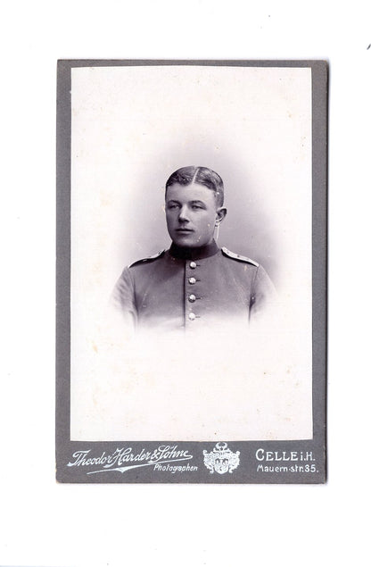 Fotografie Soldat / Soldatenportrait Regiment 77 - Celle 1900er