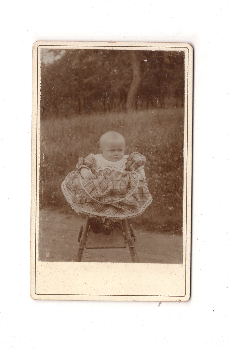 Fotografie Schönes Kinderbild / Baby - unbekannter Ort um 1900 / CDV N1-09