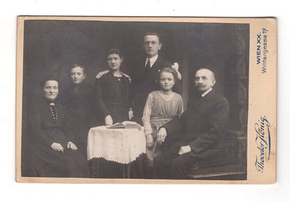 Fotografie Schönes Familienbild mit Widmung - Wien 1918 / CAB U-20