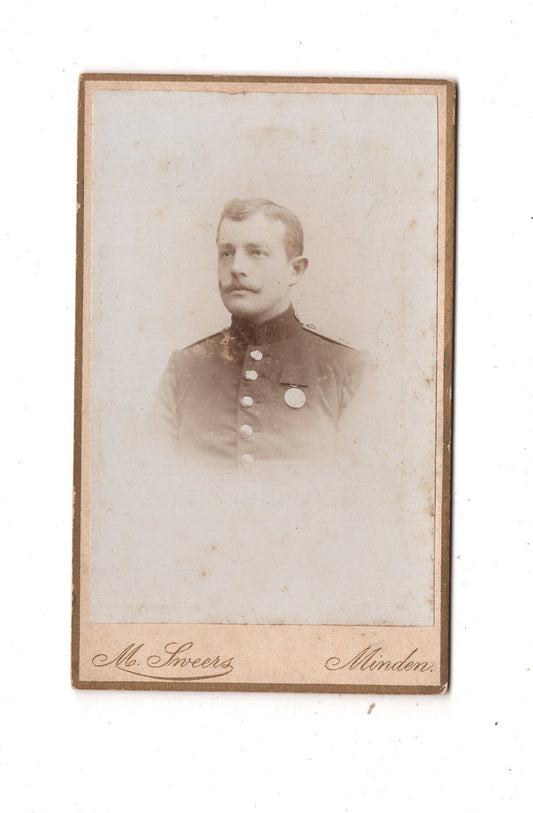 Fotografie Soldat mit Orden - Minden 1890er / CDV M1-06
