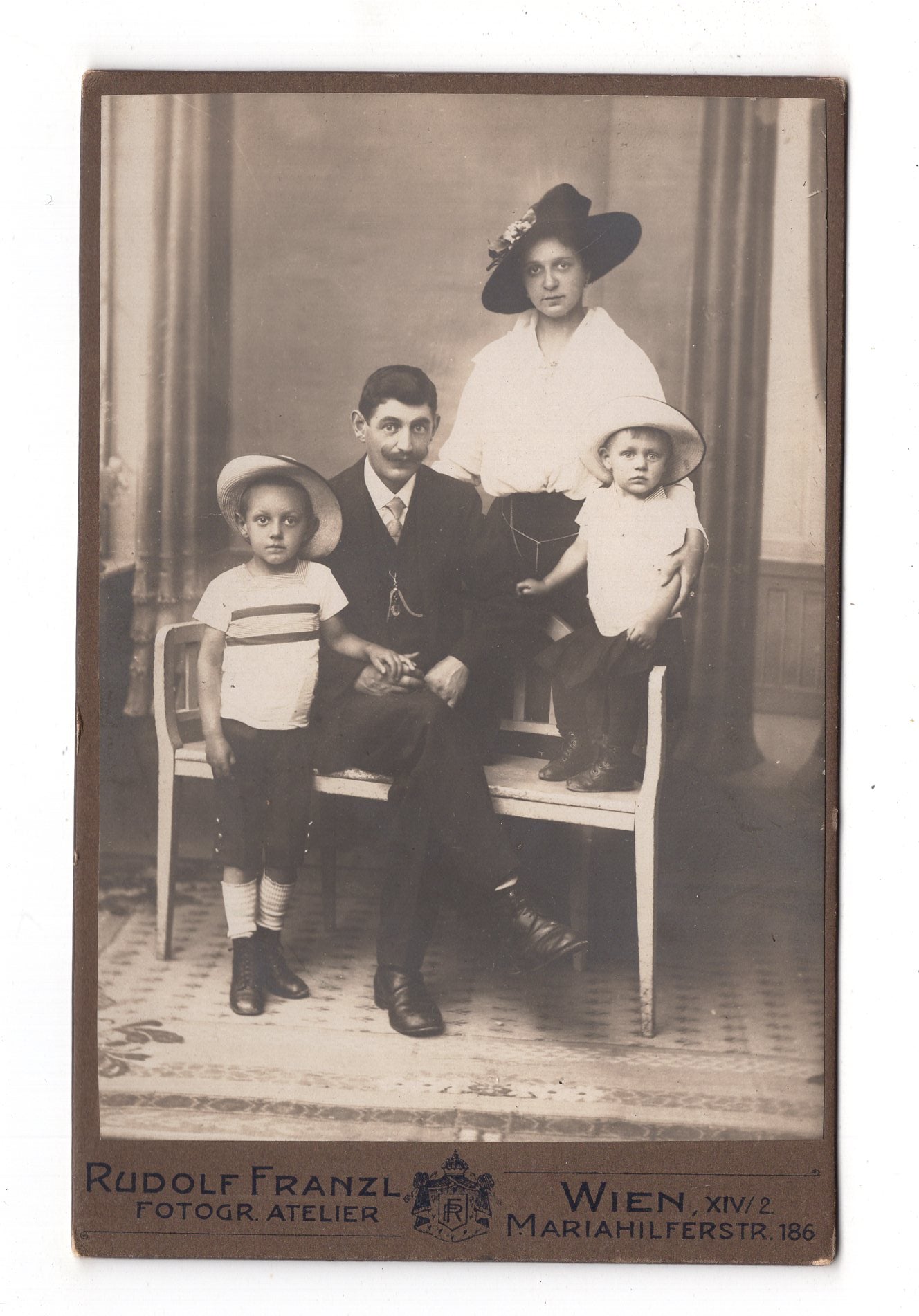 Fotografie Schönes Familienbild - Wien 1917 / CAB U-20
