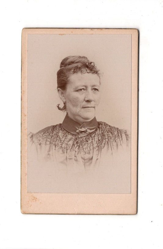 Fotografie Damenportrait - unbekannter Ort 1890er / CDV C1-03
