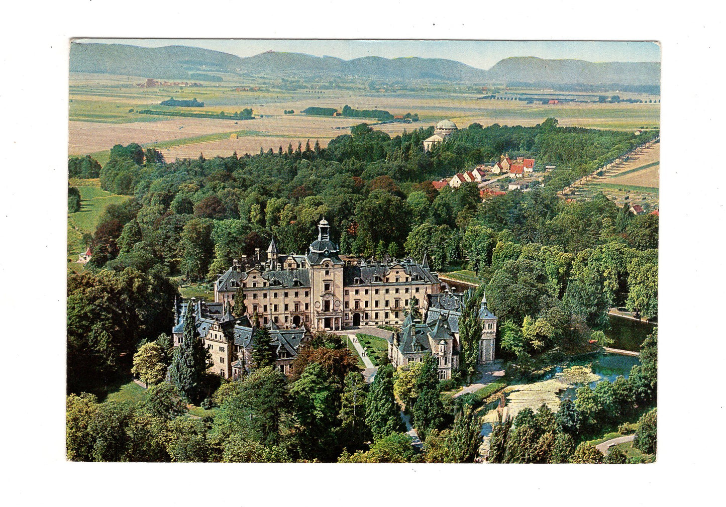 Ansichtskarte Schloss Bückeburg mit Mausoleum und Wesergebirge