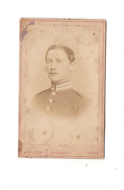 Fotografie Soldat mit Widmung - Berlin 1870er / CDV M1-06