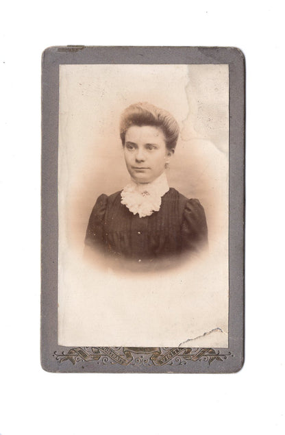 Fotografie Damenportrait - unbekannter Ort um 1900