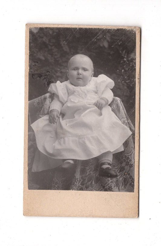 Fotografie Schönes Kinderbild / Baby - unbekannter Ort 1900er / CDV N1-10