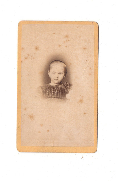 Fotografie Niedliches kleines Mädchen - Minden 1860er / CDV M1-27