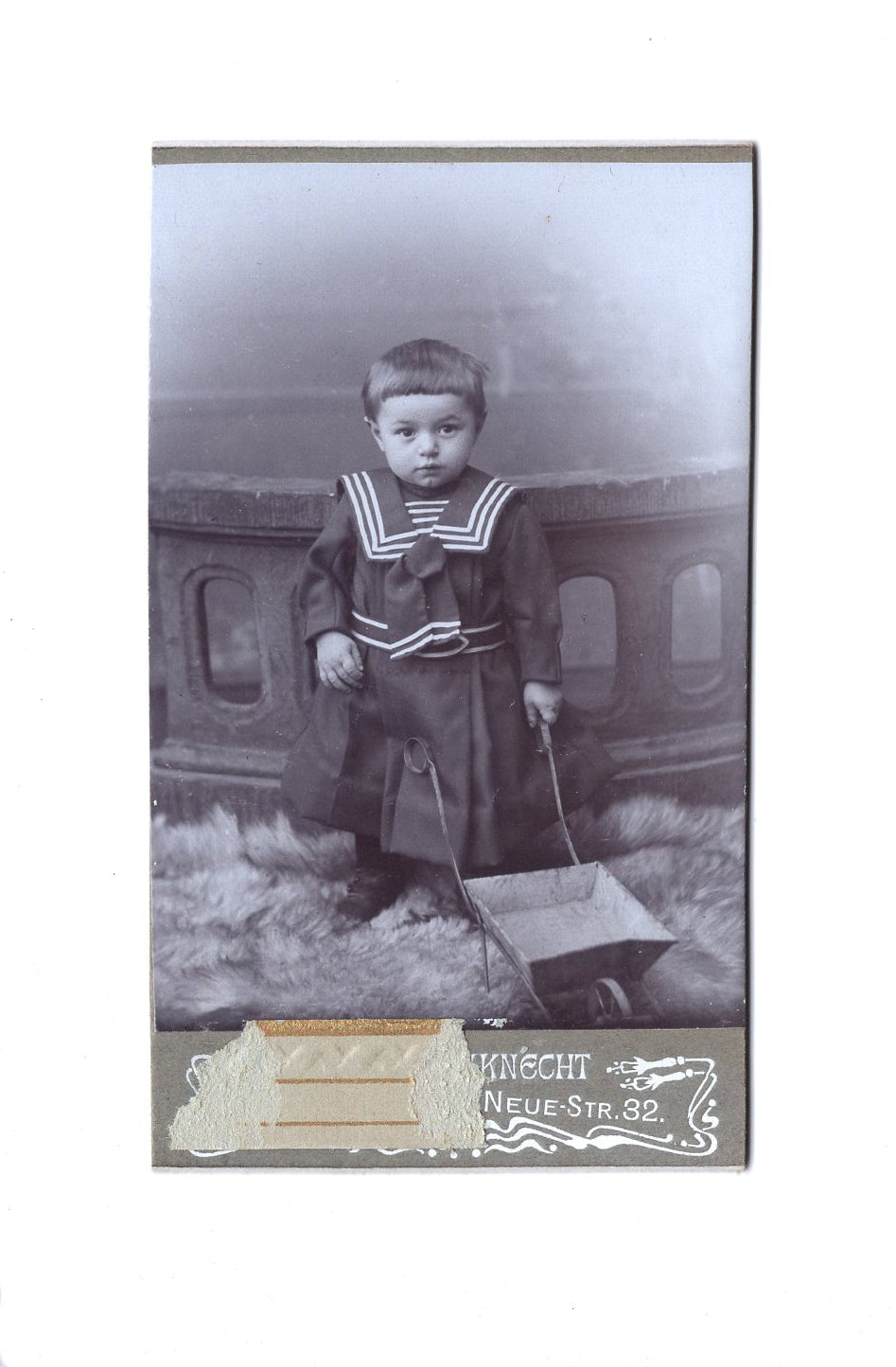 Fotografie Niedliches kleines Kind - unbekannter Ort 1900er