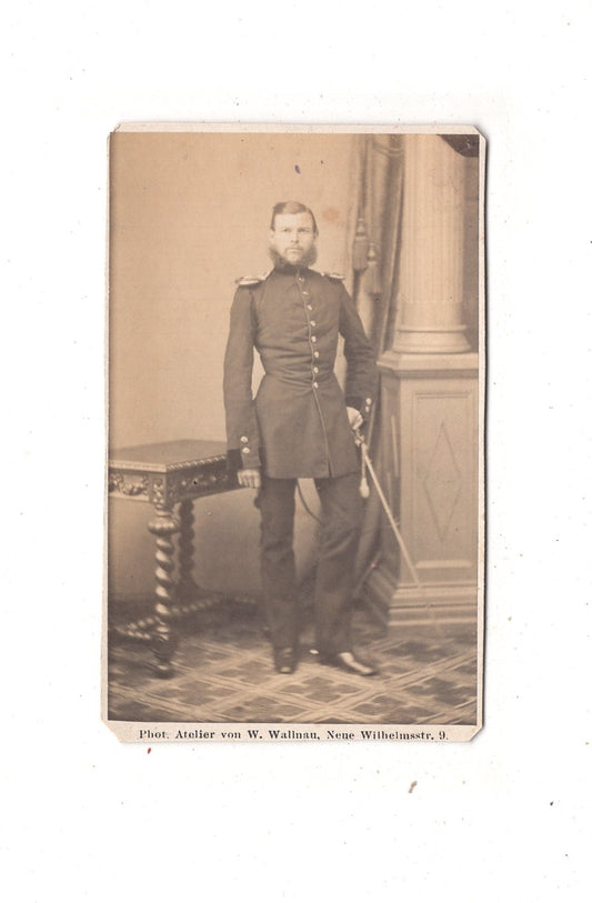 Fotografie Soldat mit Epauletten - Berlin 1860er / CDV M1-07