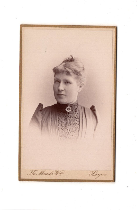 Fotografie Damenportrait / benannt - Hagen in Westfalen 1890/91 / CDV C1-04