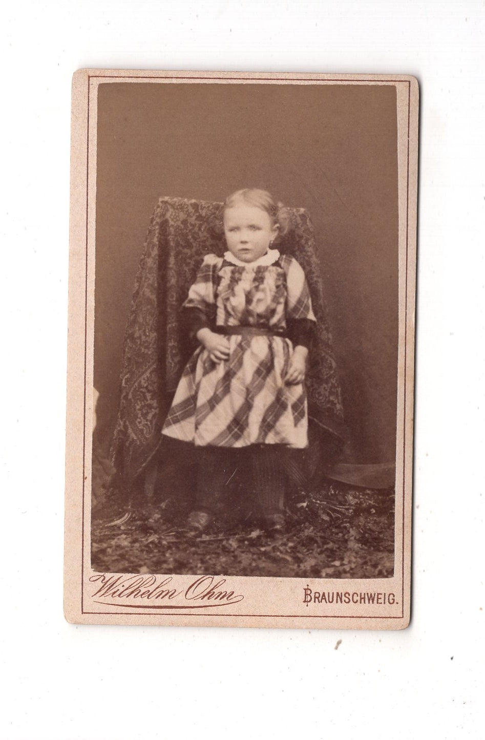 Fotografie Niedliches kleines Mädchen - Braunschweig um 1880 / CDV M1-27