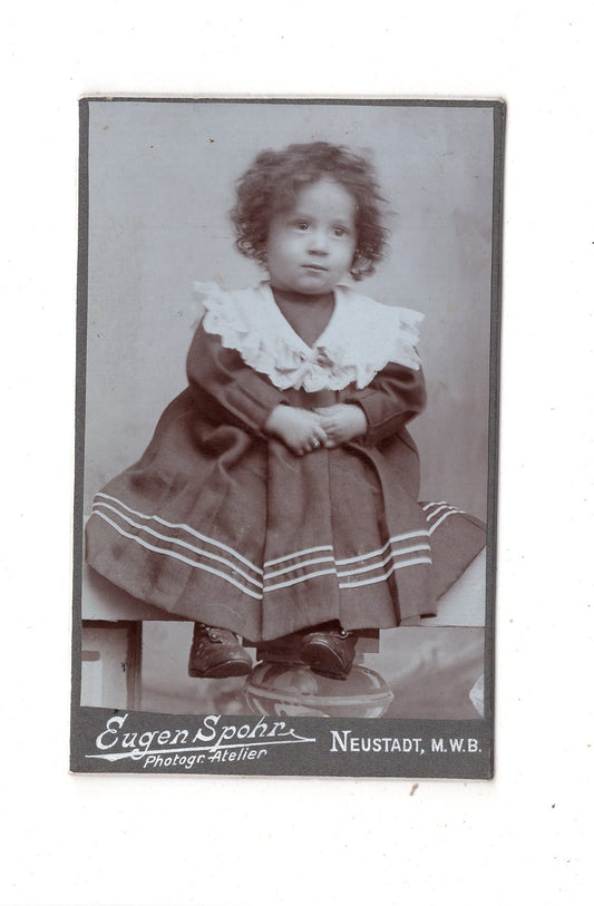 Fotografie Niedliches kleines Mädchen - Neustadt M. W. B. 1900er / CDV M1-27
