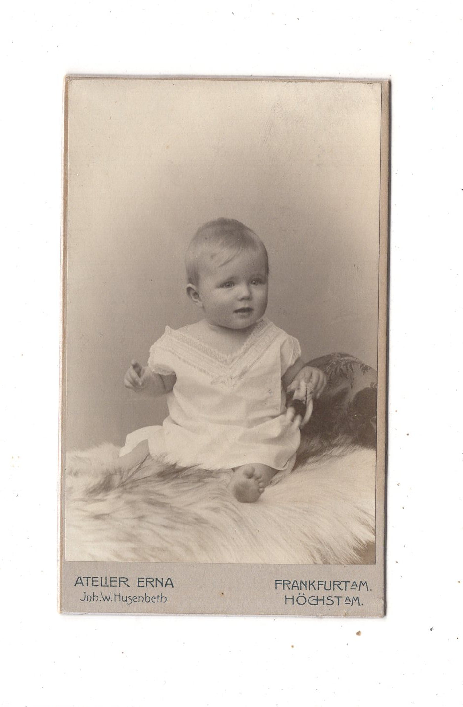 Fotografie Schönes Kinderbild / Baby - Frankfurt Main / Höchst um 1900