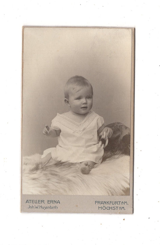 Fotografie Schönes Kinderbild / Baby - Frankfurt Main / Höchst um 1900