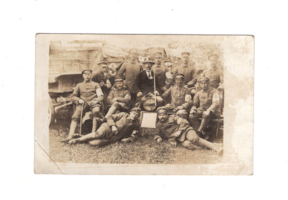 Ansichtskarte / Gruppenbild Soldaten / Sanitäter / Rotes Kreuz / S.K. 212
