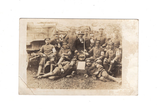 Ansichtskarte / Gruppenbild Soldaten / Sanitäter / Rotes Kreuz / S.K. 212