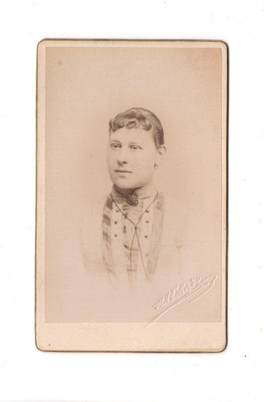 Fotografie Damenportrait - Prag um 1890 / CDV C1-04