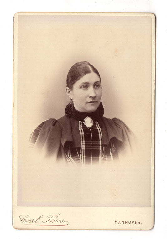 Fotografie Feine Dame - Hannover um 1890 / CAB W-25