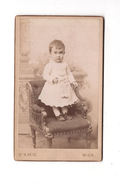 Fotografie Niedliches kleines Mädchen / benannt - Wien 1891 / CDV M1-27