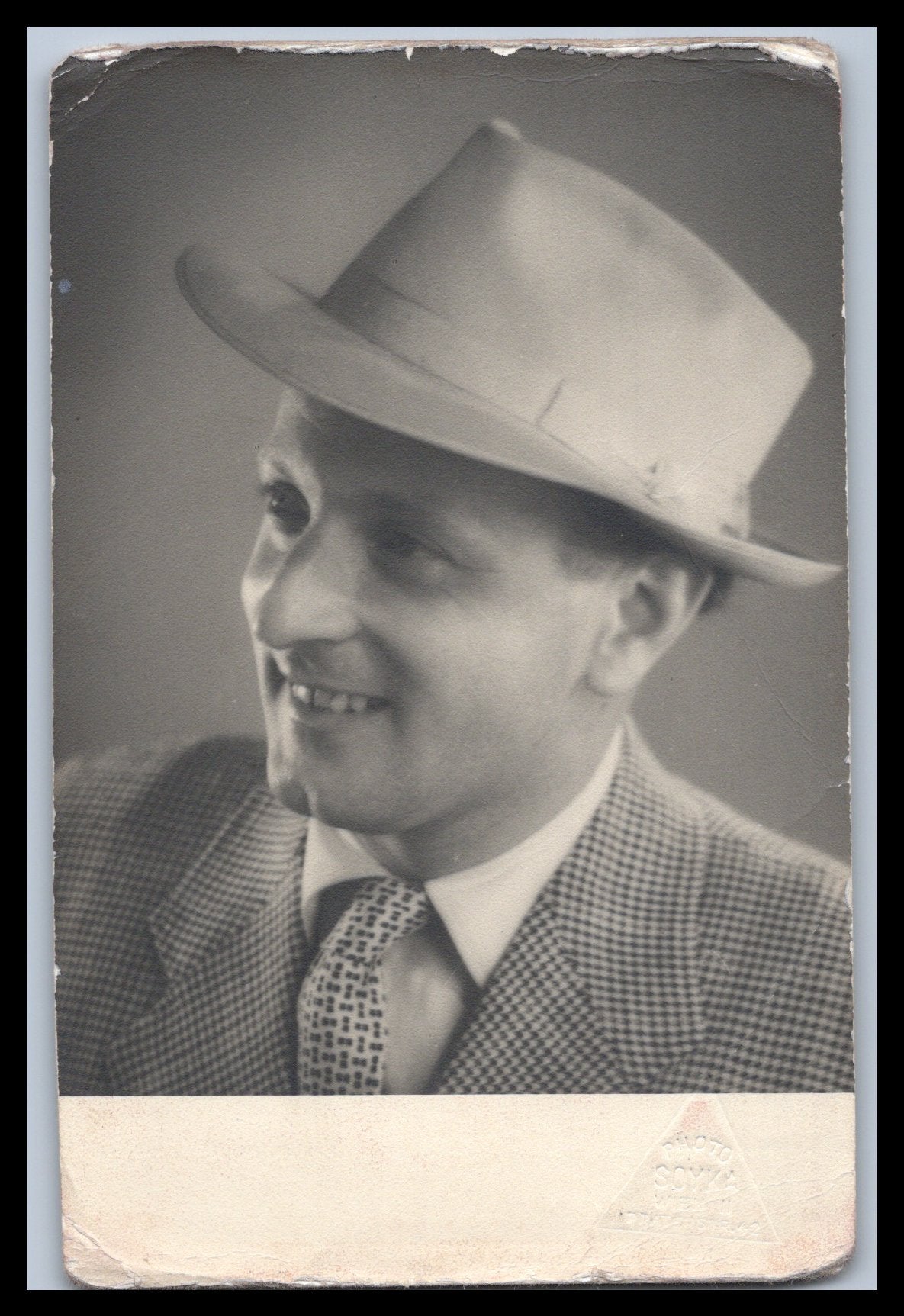 Ansichtskarte Herrenportrait / Feiner Herr mit Hut