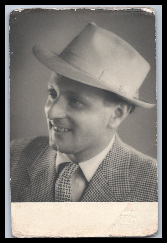 Ansichtskarte Herrenportrait / Feiner Herr mit Hut