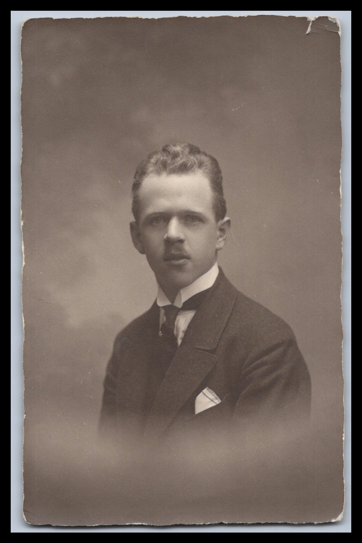 Ansichtskarte Herrenportrait / Feiner Herr - Wien 1920