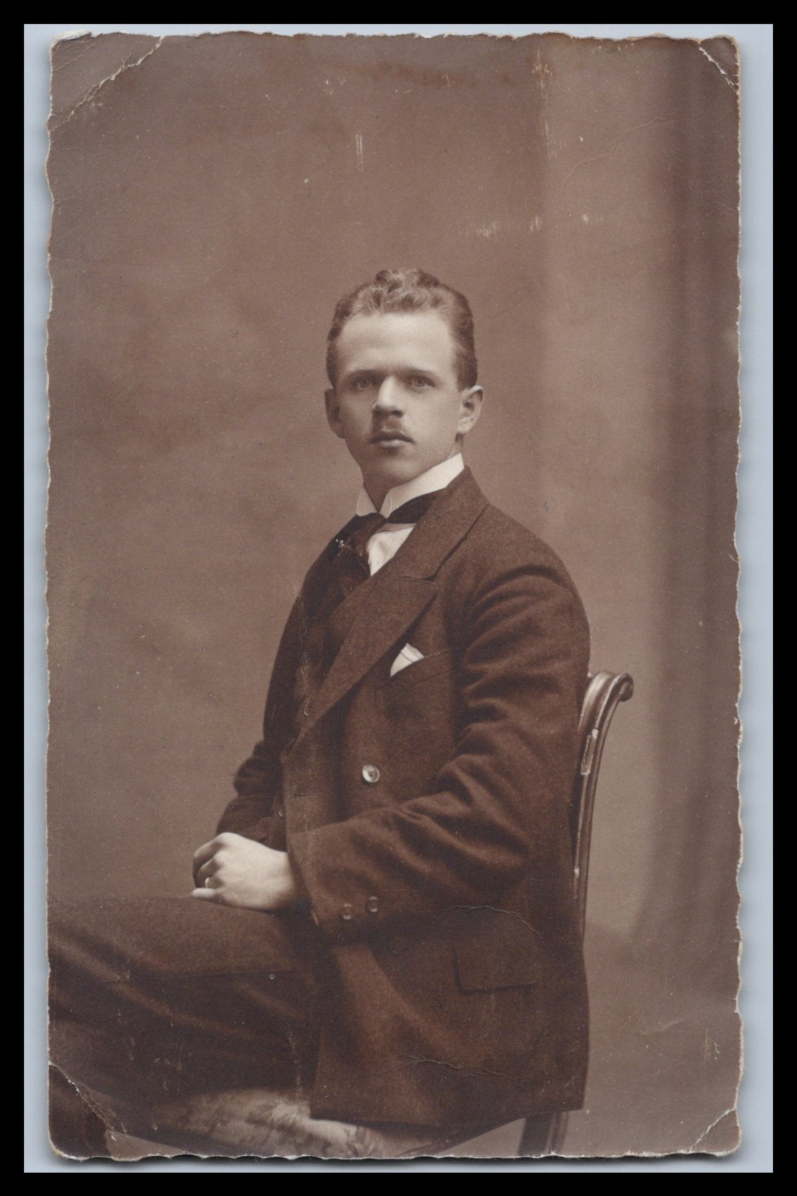 Ansichtskarte Herrenportrait / Feiner Herr