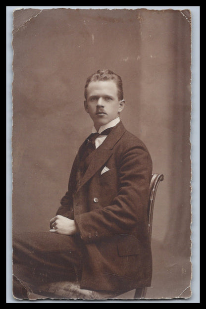 Ansichtskarte Herrenportrait / Feiner Herr