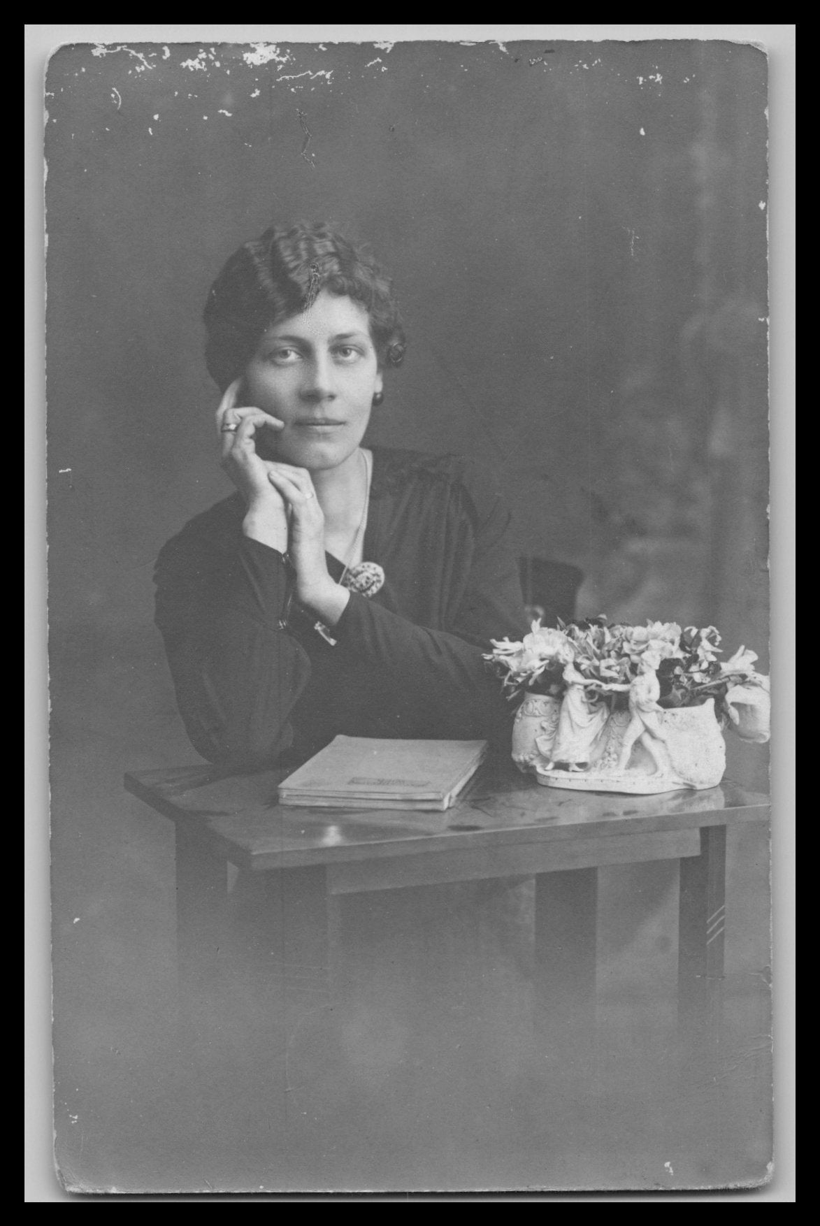 Ansichtskarte Damenportrait / Feine Dame