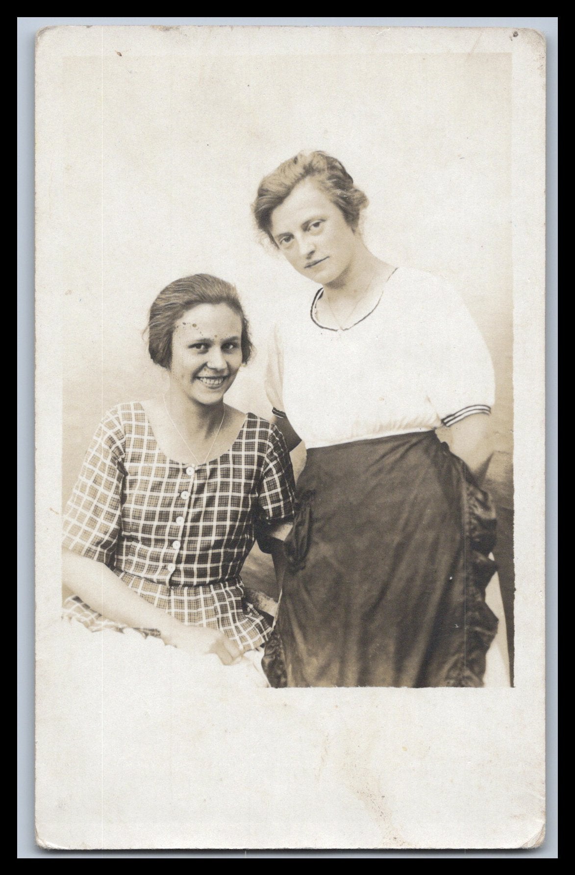 Ansichtskarte Damenportrait / Junge Frauen