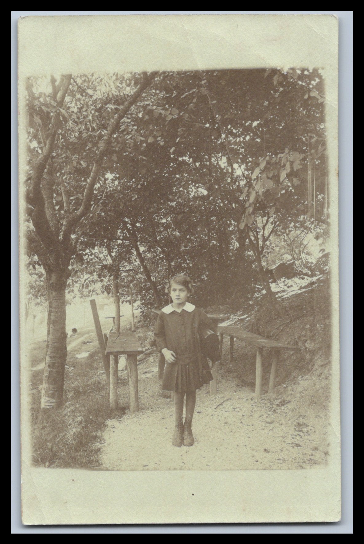 Ansichtskarte Niedliches kleines Mädchen