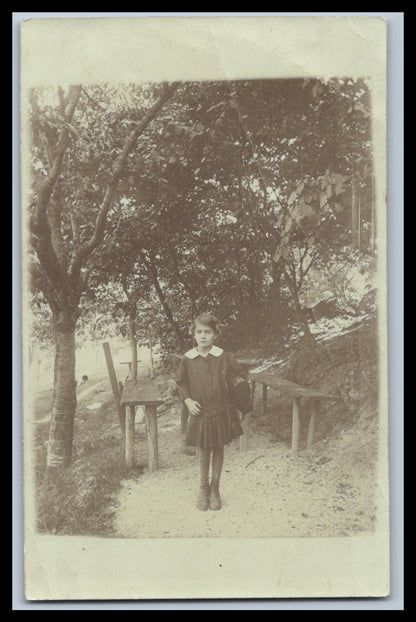 Ansichtskarte Niedliches kleines Mädchen