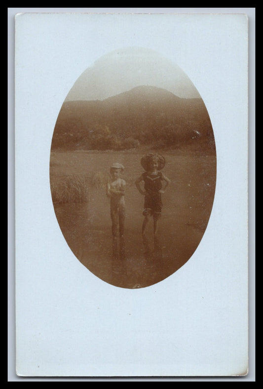 Ansichtskarte Niedliche kleine Kinder am Badesee