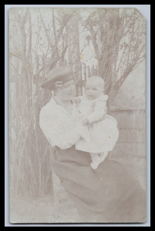 Ansichtskarte Frau mit Baby
