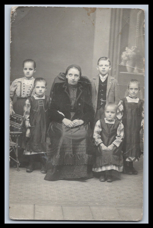 Ansichtskarte Frau mit kleinen Kindern & Widmung - 1917