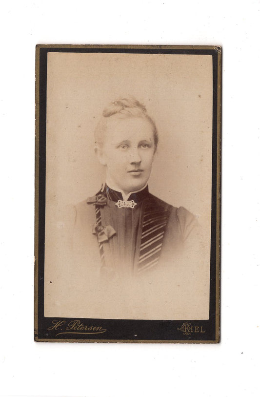 Fotografie Damenportrait - Kiel 1880er / CDV C1-05