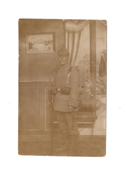 Ansichtskarte / Foto / Portraitfoto Soldat mit Pickelhaube Regiment 76 / feldmarschmäßig - 1914