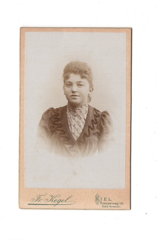 Fotografie Damenportrait - Kiel 1890er / CDV C1-05