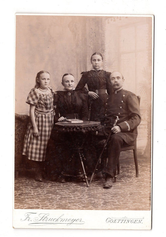 Fotografie Soldat mit Familie - Göttingen 1890er