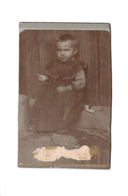 Fotografie Niedliches kleines Mädchen - unbekannter Ort 1910er