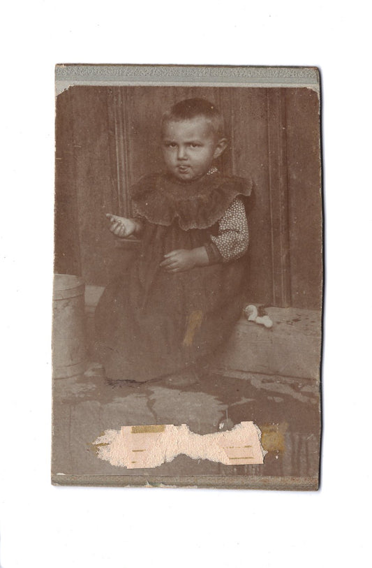 Fotografie Niedliches kleines Mädchen - unbekannter Ort 1910er