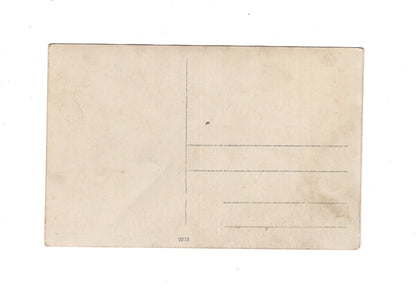 Ansichtskarte Soldaten in toller Kulisse / Zeppelin V