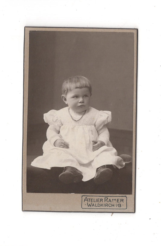 Fotografie Niedliches kleines Mädchen - Waldkirch 1900er / CDV M1-28