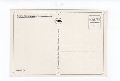 Ansichtskarte Gutach / Gutacher Trachtengruppe vor dem Vogtsbauernhof