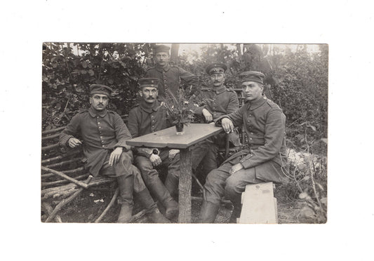 Ansichtskarte / Foto / Gruppenbild Soldaten Regiment 214