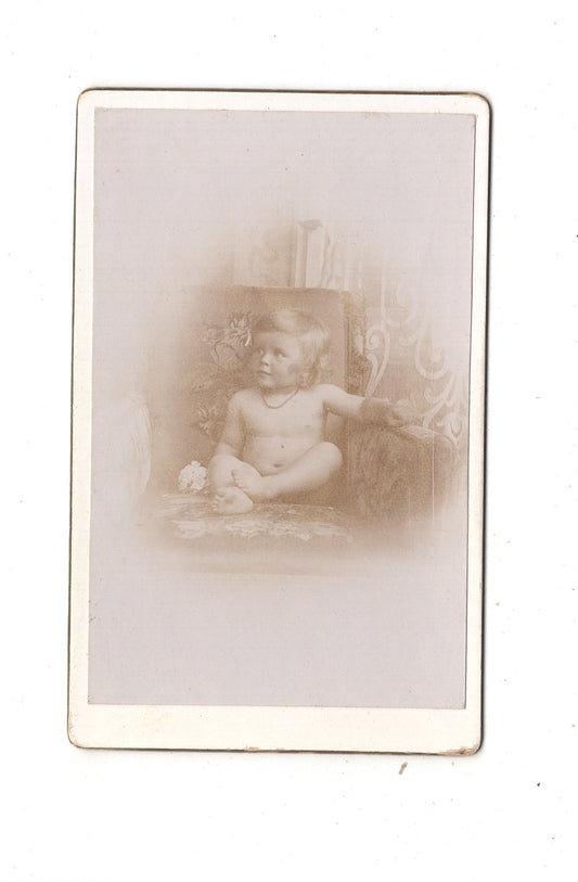 Fotografie Niedliches kleines Kind - unbekannter Ort um 1900 / CDV M1-28