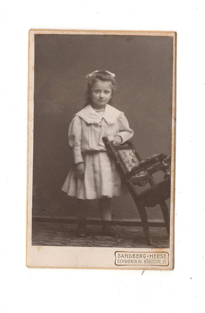Fotografie Niedliches kleines Mädchen - Schwerin 1900er / CDV M1-28