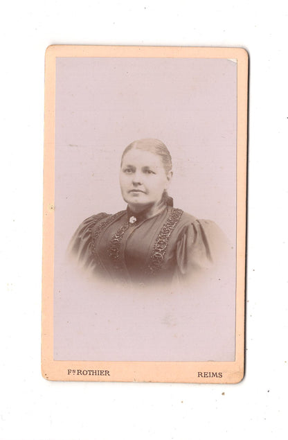 Fotografie Damenportrait - Reims / Frankreich 1890er / CDV N1-15