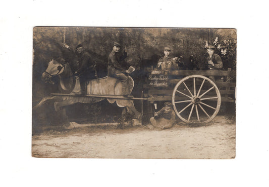 Ansichtskarte Soldaten in schöner Kulisse / Lustige Fahrt in Munster